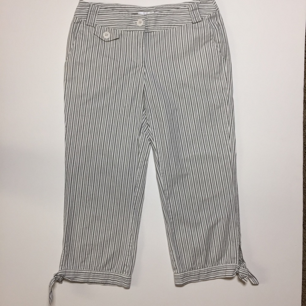 White House Black Market Women’s Cropped Pants